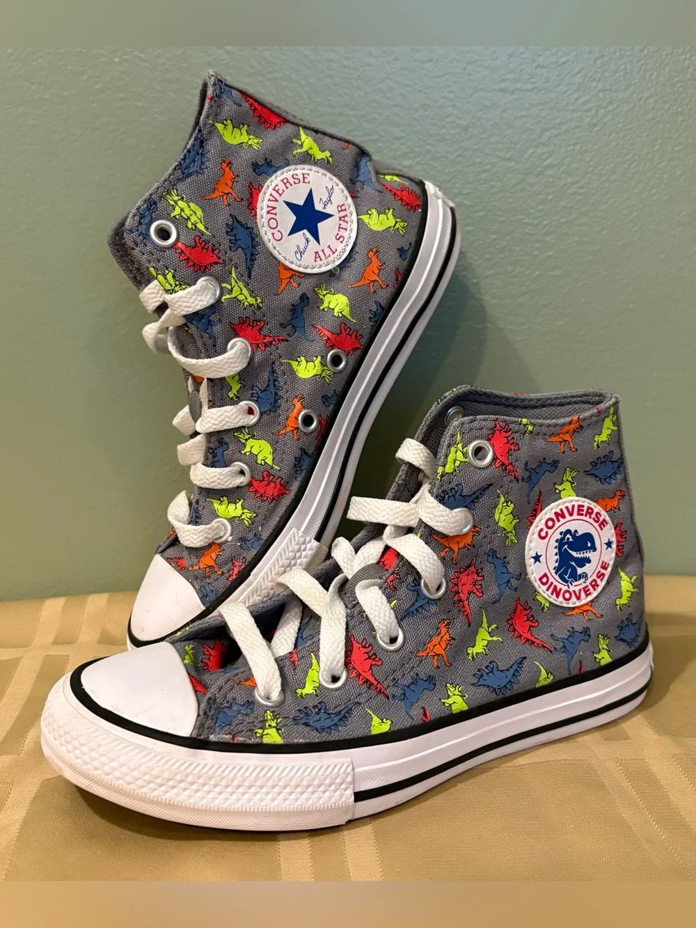 Converse Dinoverse kids colorful high top dinosaur sneakers size 1 Chuck Taylor